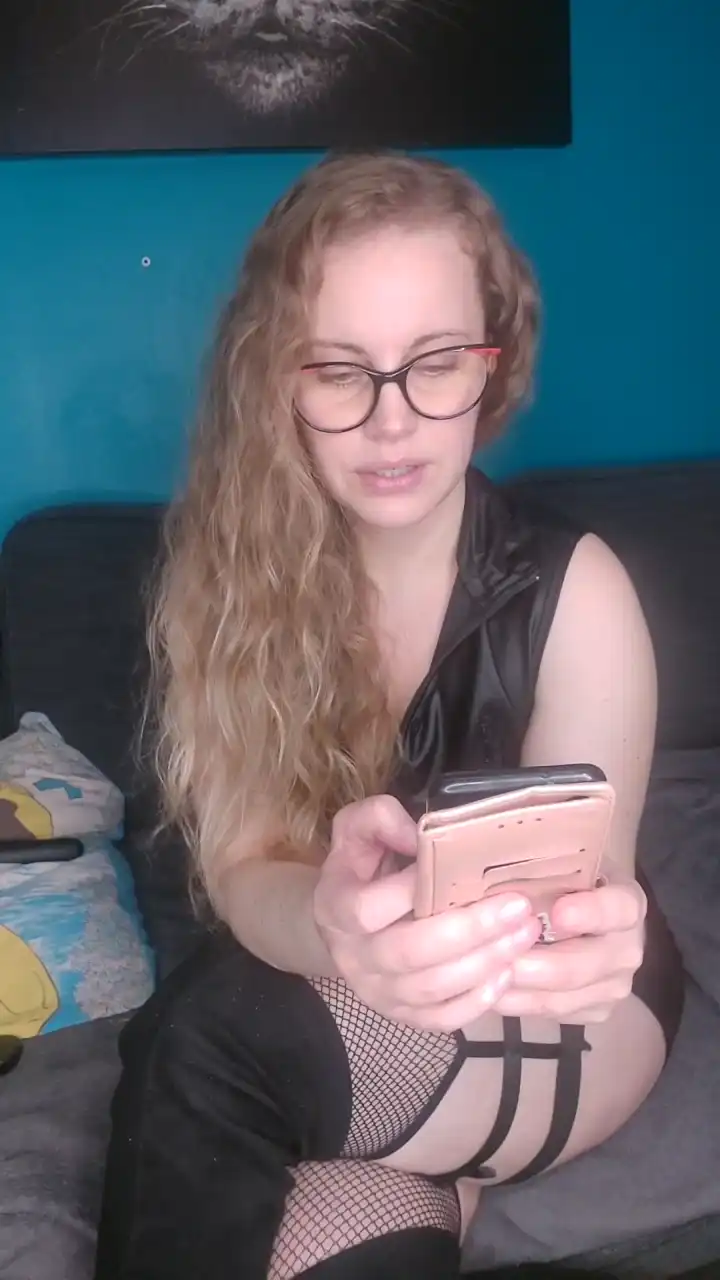 Luxiole – [Cam4] Hot Babe Strips Free Watch Nice – 2026-06-13 12:55:23