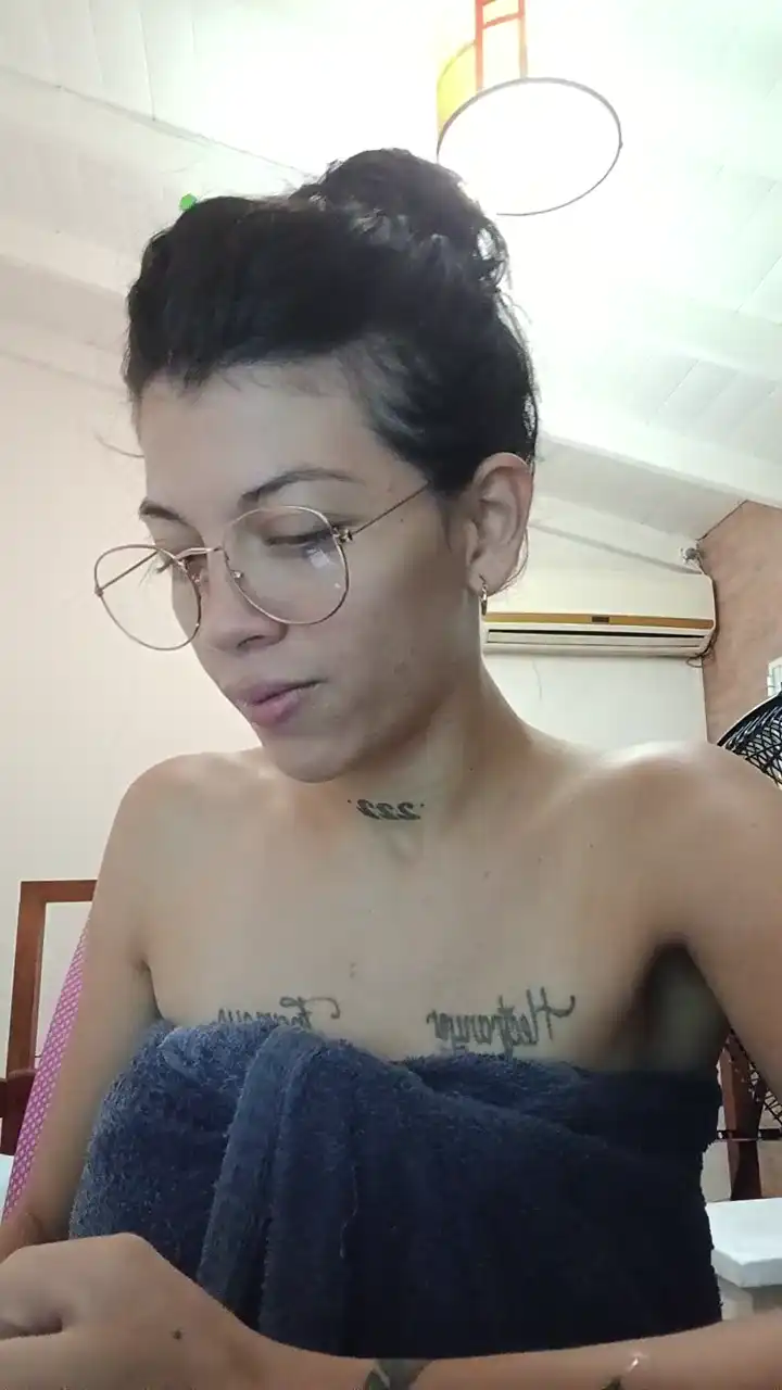 Paula2222 – [Cam4] Web Model Live Cams Does Everything – 2025-11-27 20:09:12