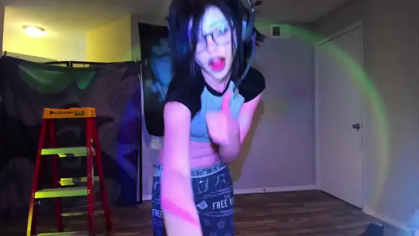 Salemhex – [Chaturbate] Sweet Girl Licking Party – 2026-04-10 21:36:38