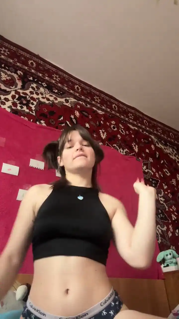 Herliossa – [Xlovecam] Obmihod Girl Alone Fucks Herself – 2025-11-01 11:29:42