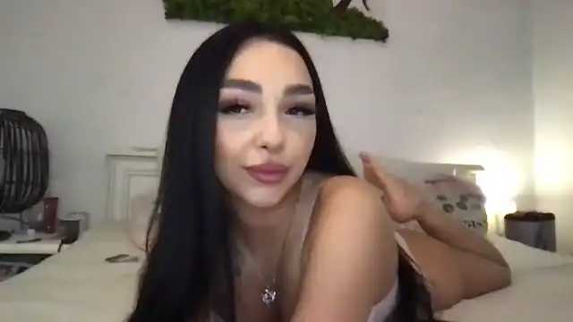 Larablackie – [Myfreecams] Oral Hot Parts Sexy Bitch – 2025-04-15 04:03:49