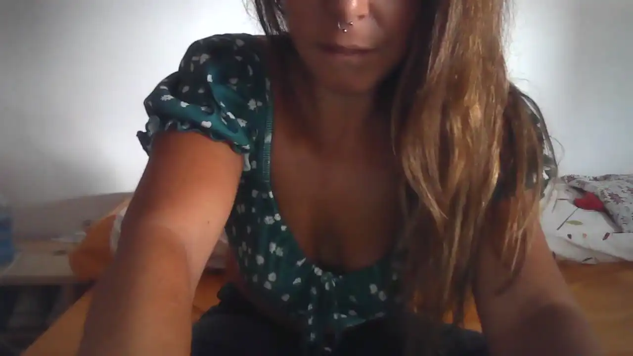 Ladyweed – [Amateur.tv] Homemade Wet Live Show – 2025-12-14 06:57:22