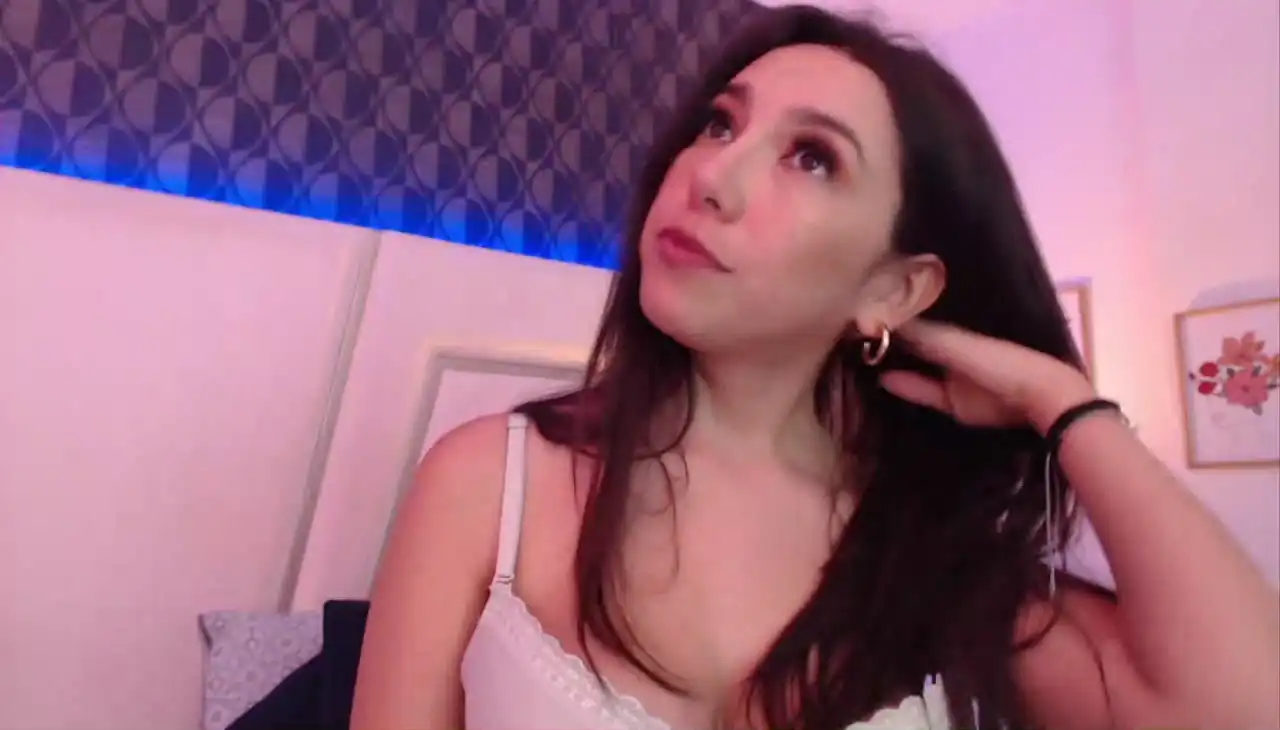 Miareed – [Xlovecam] Fingering Camgirl Recording – 2025-01-28 21:38:23