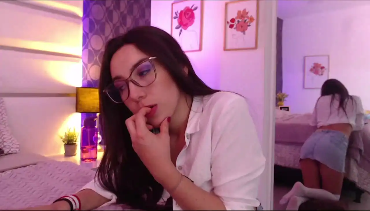 Miareed – [Xlovecam] Adult Hidden Show Web Model – 2025-08-28 01:22:46
