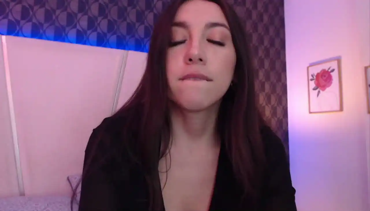 Miareed – [Xlovecam] Sex Toys Home Alone Blowjob – 2025-11-30 07:21:38