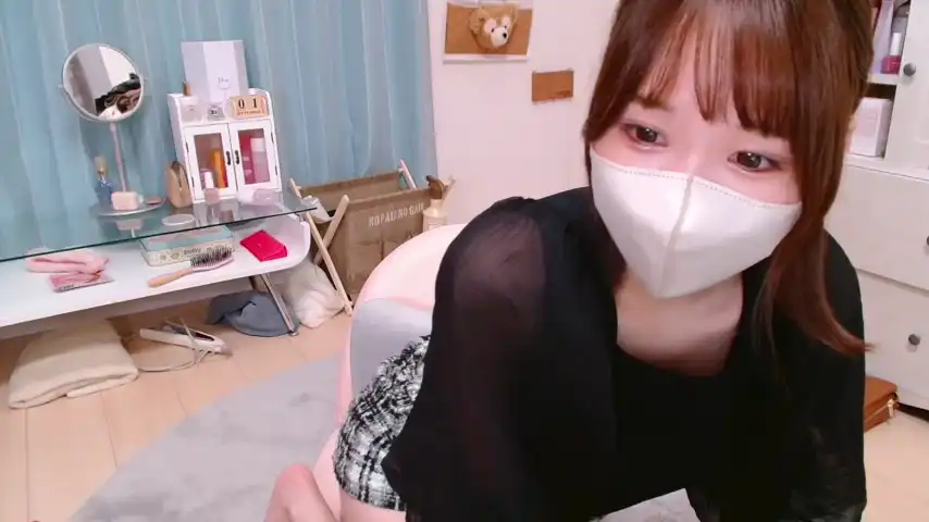Yui-ch – [Stripchat] Lips Natural Body Pretty Cam Model – 2025-11-30 18:36:34