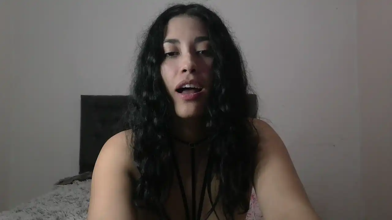 Isabellalis – [Cam4] Hot Flashing Ass Closeup – 2025-01-09 04:45:55