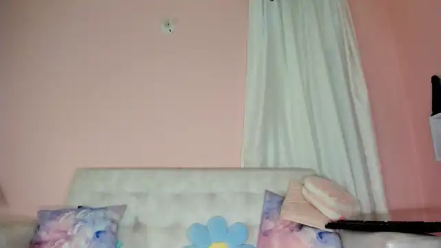 Tiny_cora – [Myfreecams] Teases Hot Tru Private – 2025-03-05 01:30:25