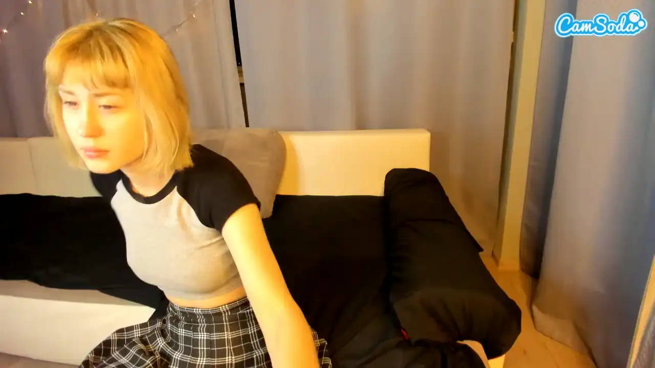 Vinnybunny – [Camsoda] Amazing Fucks Herself Sweet Model – 2026-01-05 10:26:25