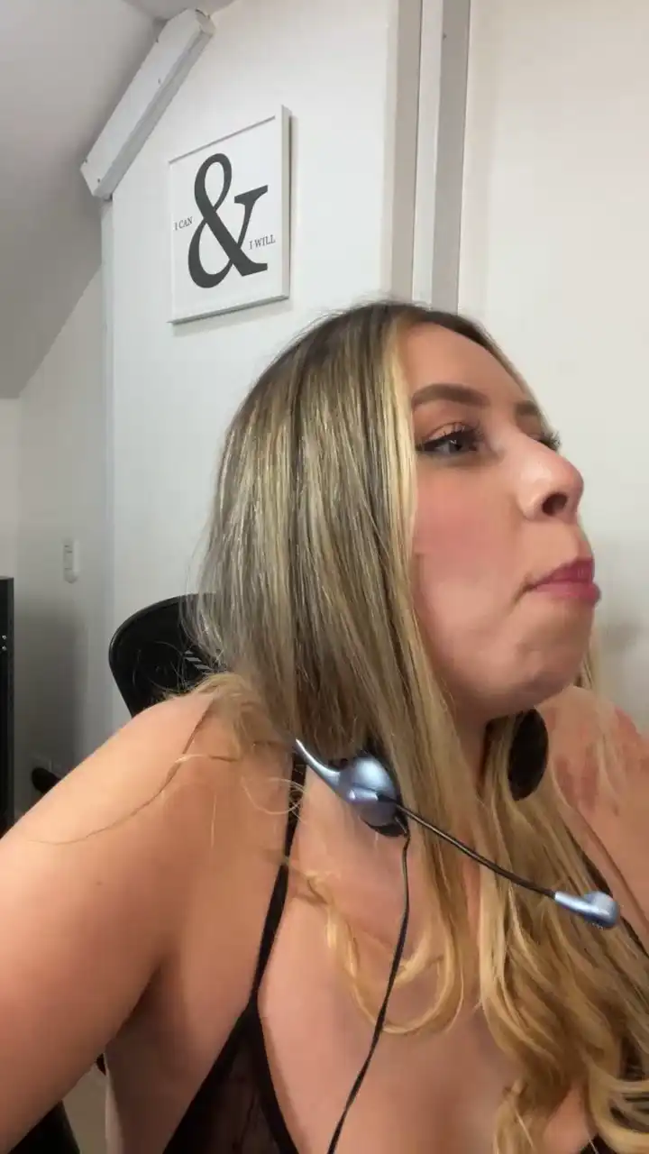 Jannelowry – [Xlovecam] Incredible Women Spy Mom – 2025-09-23 13:31:51
