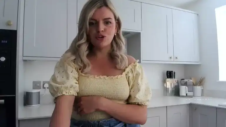 Cutehousewife_hollie – [Streamate] Pretty Face Webcam Chat – 2025-12-27 15:17:11