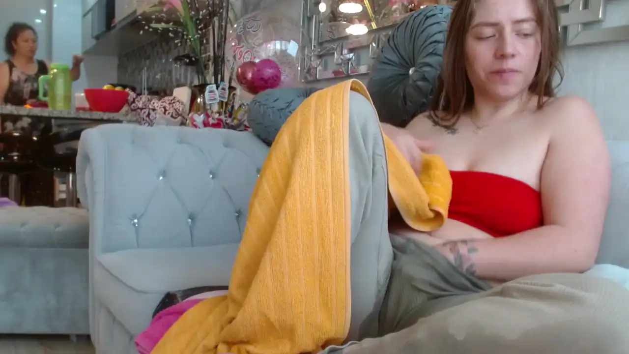 Loversmooth – [Cam4] Mom Surprise Girl Alone – 2026-03-19 03:28:59