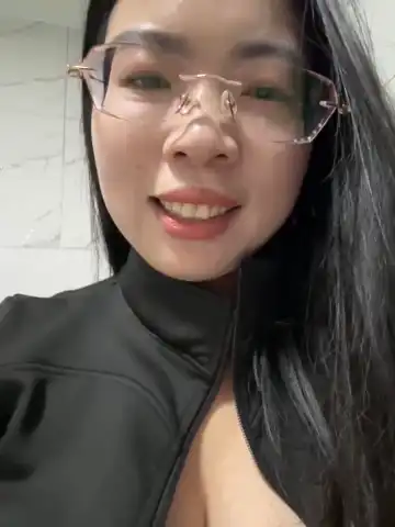 Linlin-n – [Stripchat] Sexy Sister Licking Cute Webcam Girl – 2026-02-07 10:34:10