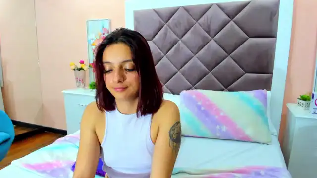Saarahjones – [Xlovecam] Slutty Babe Super – 2026-06-24 10:26:35