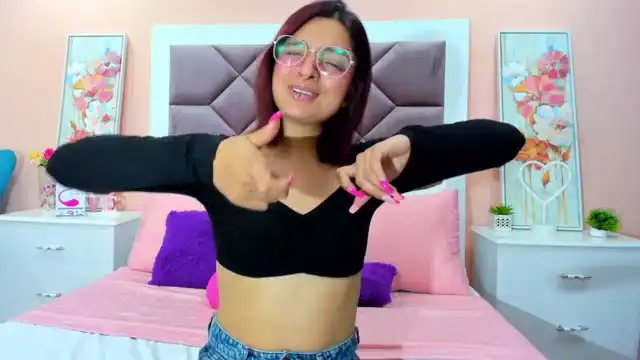 Saarahjones – [Xlovecam] Web Model Naughty Webcam Goddes – 2025-10-30 17:19:12