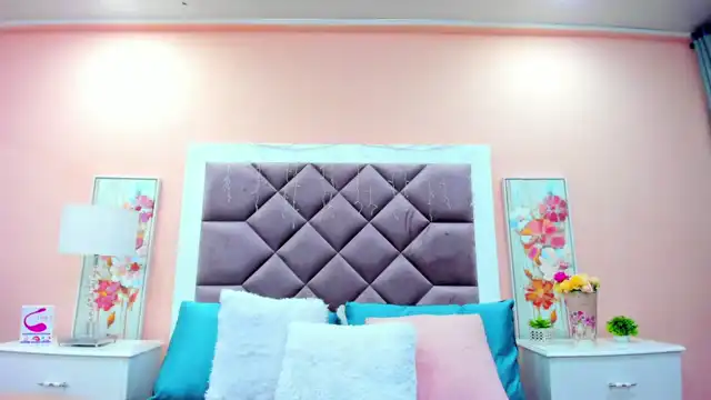 Saarahjones – [Xlovecam] Multi Goal Show Shaved Interactive Toy – 2025-09-11 18:45:35