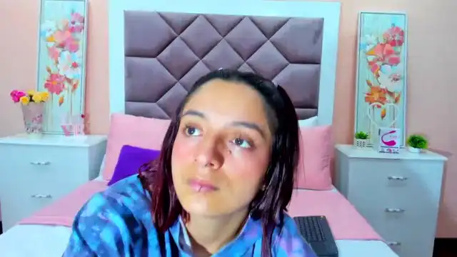 Saarahjones – [Xlovecam] First Time Play Webcam – 2025-07-10 09:56:18