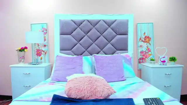Saarahjones – [Xlovecam] New Video Friendly High Qulity Video – 2026-02-22 21:58:33
